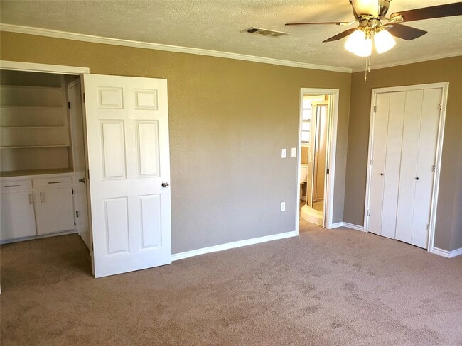 Building Photo - 223 S Willow St