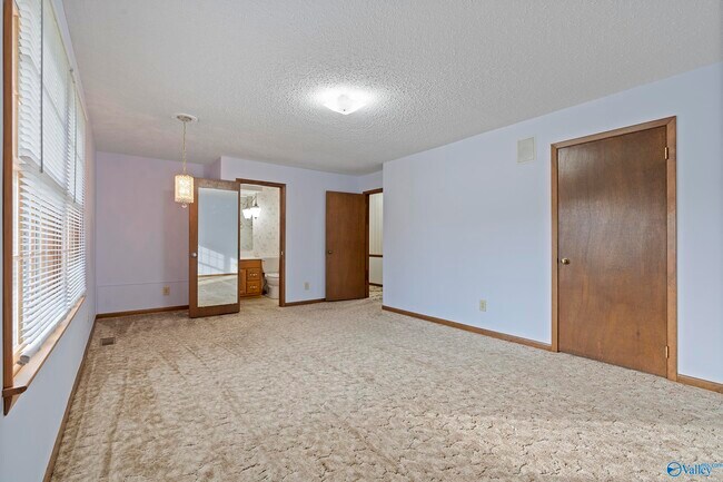 Building Photo - 12017 Camelot Dr SE