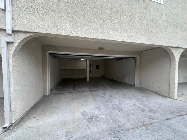 Building Photo - 3747 Yosemite St