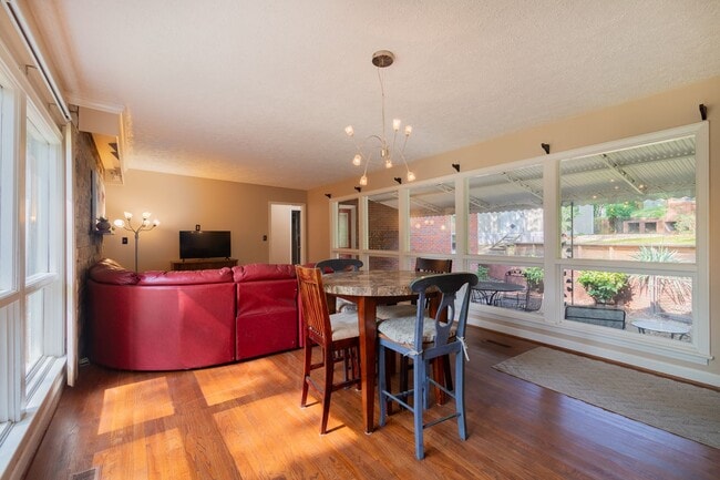 Building Photo - Furnished Midtown 4 Bedroom/2 Bath Home, C...