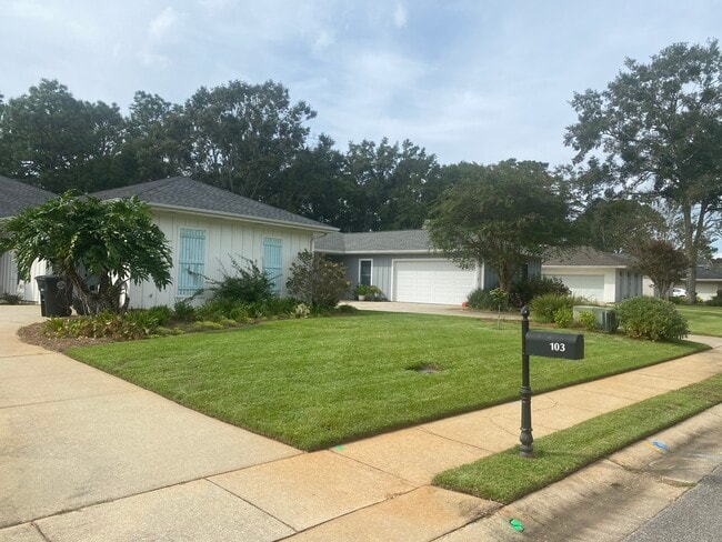 Building Photo - 103 Oak Bend Ct