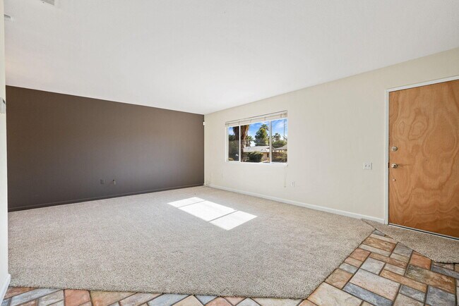 Building Photo - 77530 California Dr