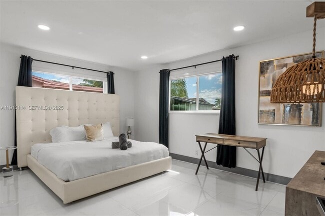 Building Photo - 390 NW 40th St