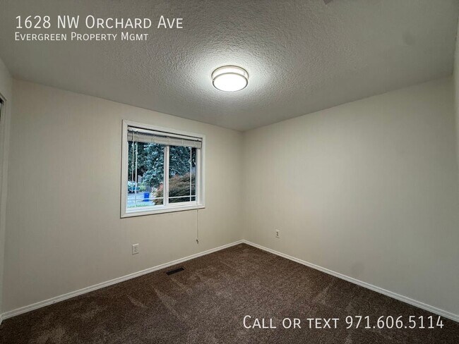 Building Photo - 1628 NW Orchard Ave