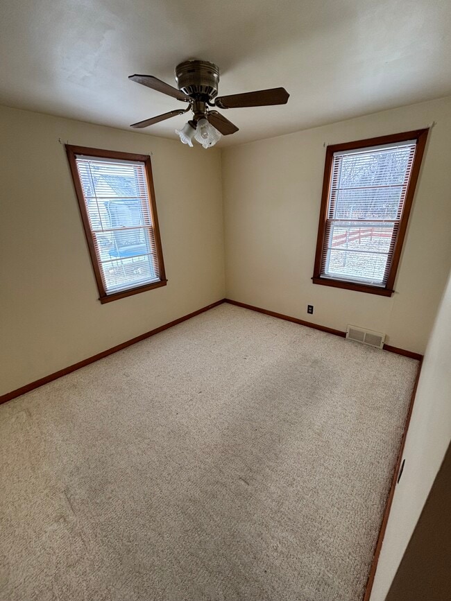 Building Photo - 1516 E Pauline St