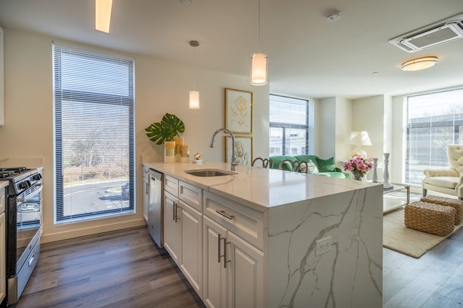 Building Photo - The Ezra