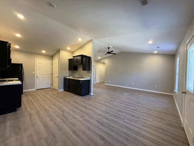 Building Photo - 156 Perseverance Dr