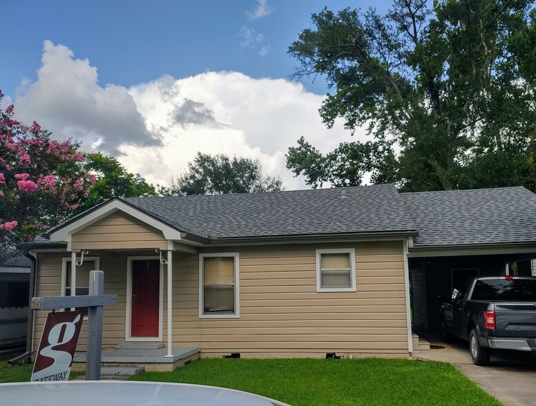 113 Thelma Front of House - 113 Thelma Dr