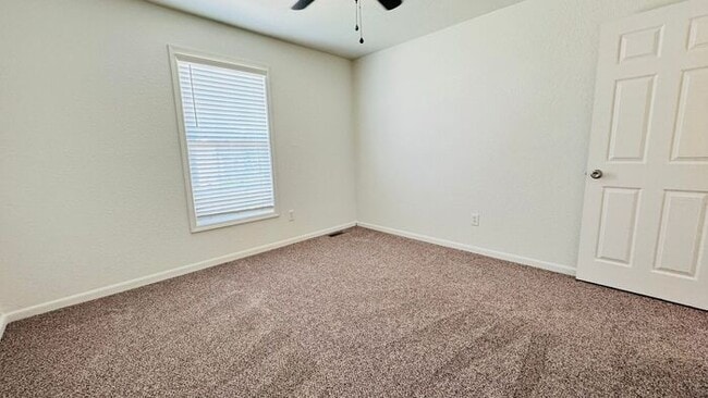 Building Photo - Creekwood Park Townhomes -SPECIAL FALL DEA...