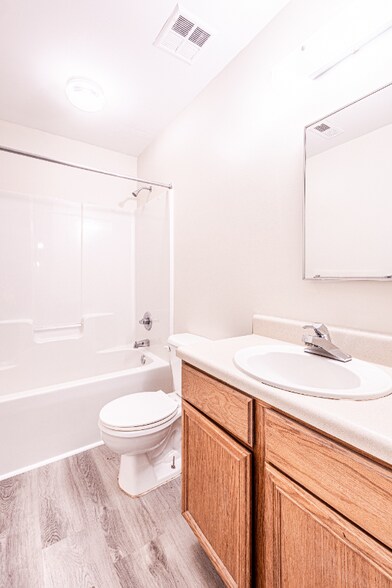 Building Photo - 585 Franklin Grove Church Rd