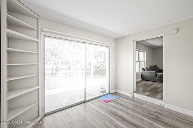 Building Photo - 1137 Delmar Terrace