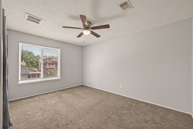 Building Photo - 1806 Foxlake Dr