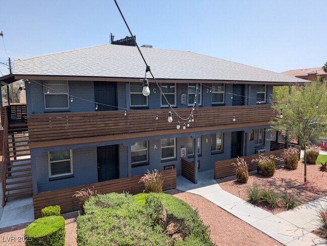 Building Photo - 323 N 11th St