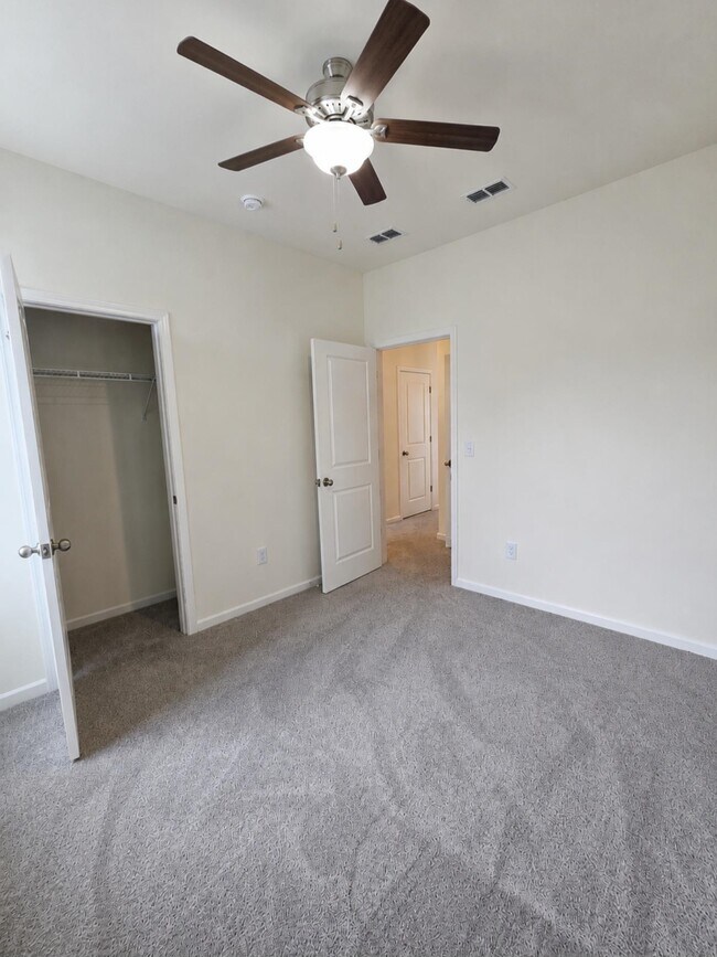 Building Photo - 423 Castillo Dr