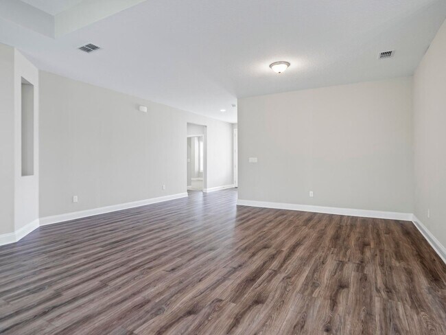 Building Photo - 4 bedroom, 3 bath home in Grand Landings G...