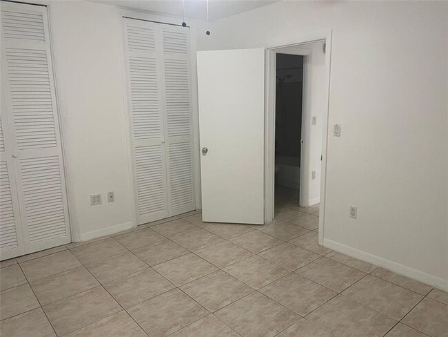 Building Photo - 2001 S Ocean Dr