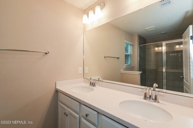 Building Photo - 7369 Palm Hills Dr