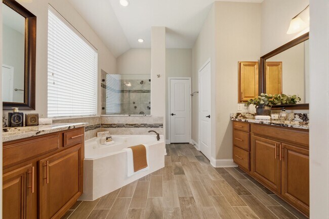 Building Photo - 18619 Navarro Branch Dr