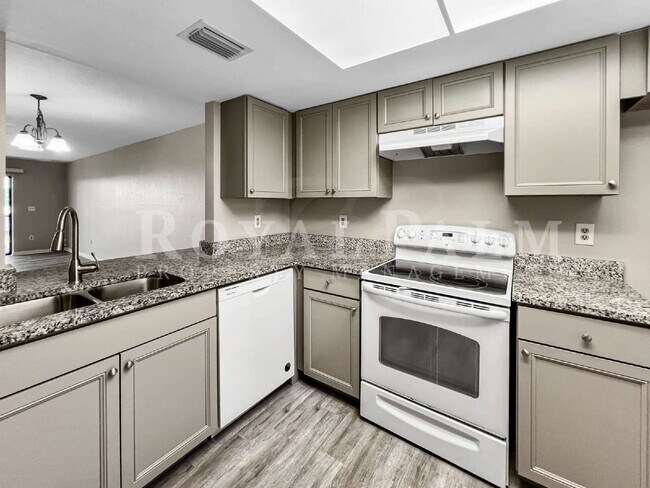 Building Photo - 4530 SW 10th Ave