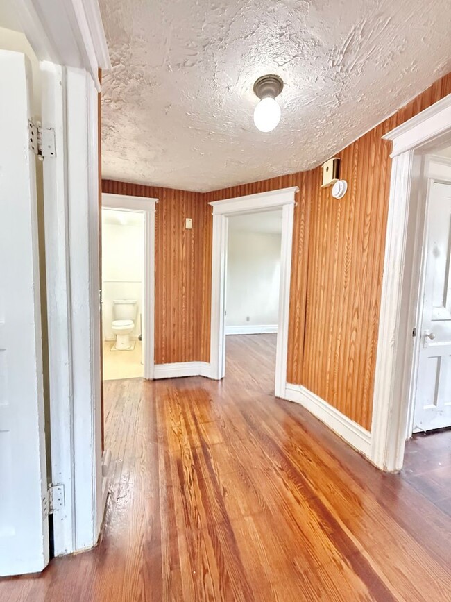 Building Photo - 4/2 Single Family Home | Hardwood Floors |...