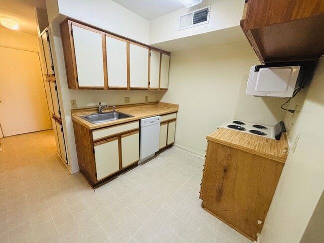 Building Photo - 501 Sunridge Dr