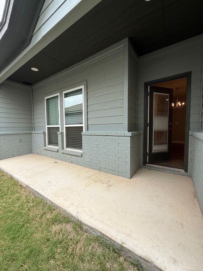 Building Photo - 3/2/2 GREAT NEIGHBORHOOD