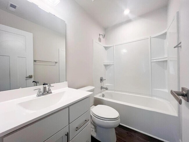 Building Photo - 131 Lilywood Ct