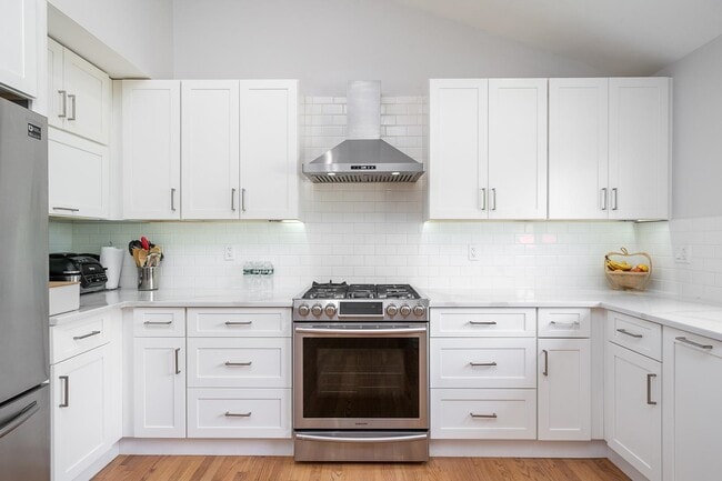 Building Photo - 25 Helen St