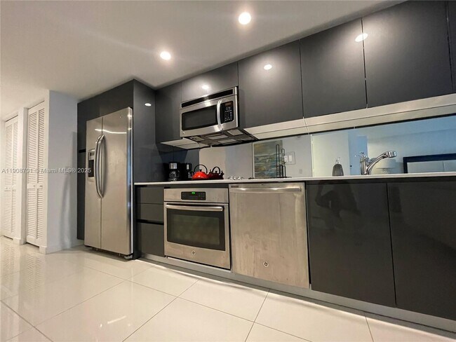 Building Photo - 31 SE 6th St