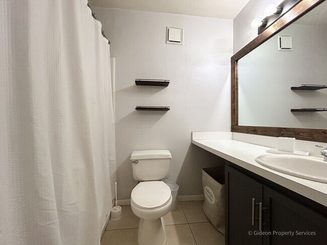 Building Photo - *3800 SW 20th Avenue - University Terrace ...