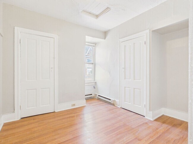 Building Photo - 1528 Green St