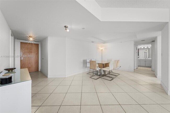 Building Photo - 3598 Yacht Club Dr