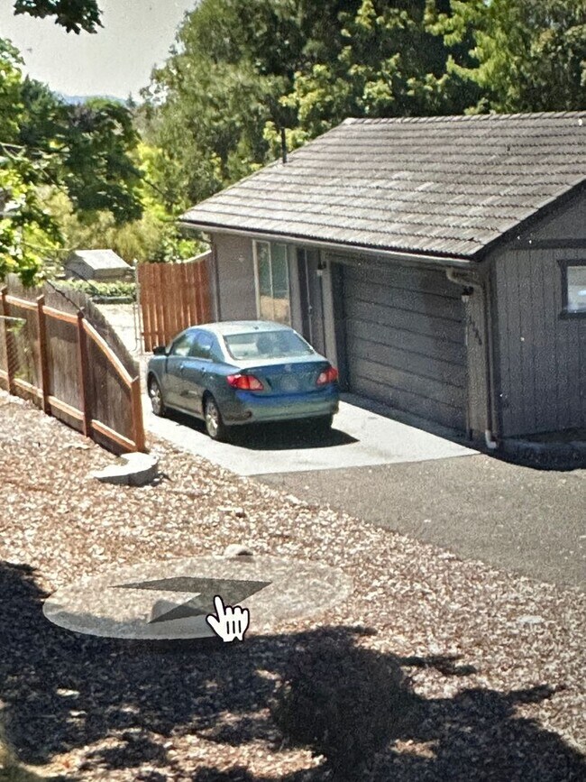 Building Photo - THIS 1 BEDROOM 1 BATH IS A GEM ON THE EAST SIDE OF MEDFORD