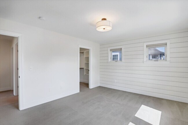 Building Photo - DESIRABLE CRESTON-KENILWORTH / CORNER LOT, LUXURY 4 BEDROOM, TWO EN-SUITES W/FULL BATHS