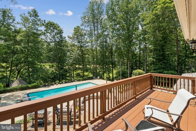 Building Photo - 10709 Shadowglen Trail