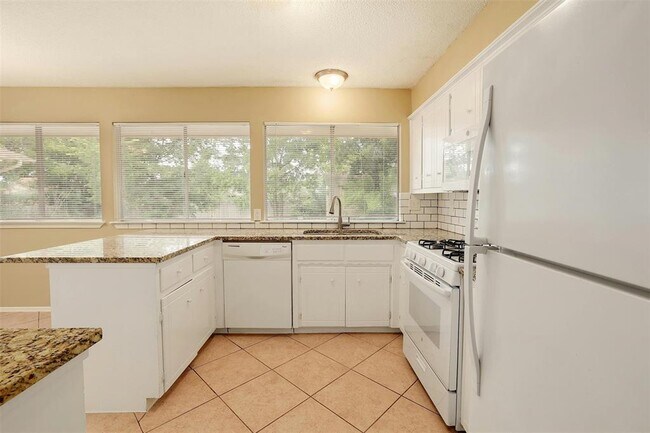 Building Photo - 9620 Chukar Cir