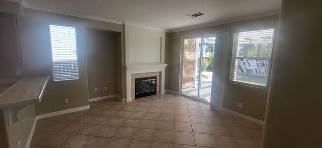 Building Photo - Really Cute 3 BR/ 2.5 BA Home in Beautiful Paseo Del Sol