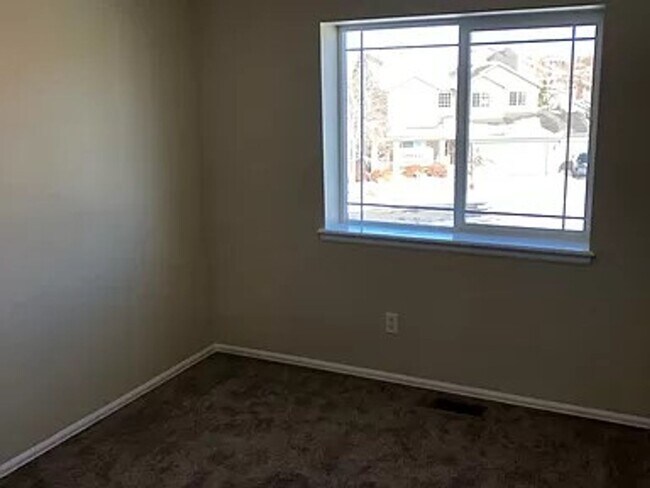 Building Photo - Amazing Home in Desirable District 20 – No...