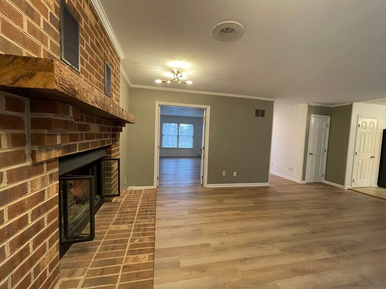Building Photo - 3 Tyrol Ct