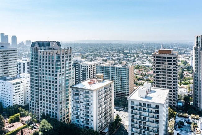 Building Photo - High Rise Condo 1bed 2 Full Bath