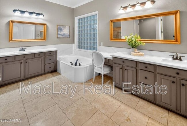 Building Photo - 527 E Tonto Dr