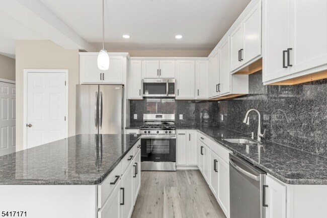 Building Photo - 152 N Auten Ave