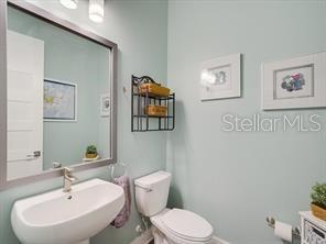 Building Photo - 714 16th Ave E