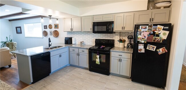 Building Photo - 1861 W Deane St