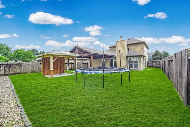 Building Photo - 2214 Shady Pine Dr