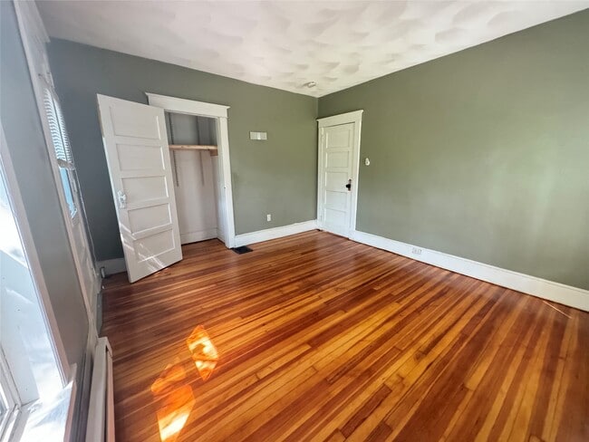 Building Photo - 325 Riverside Dr