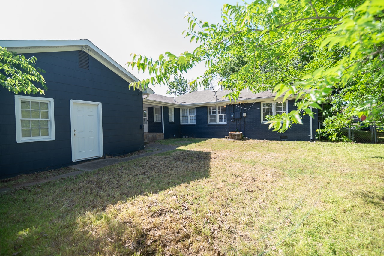 Building Photo - 2025 W Admiral Rd