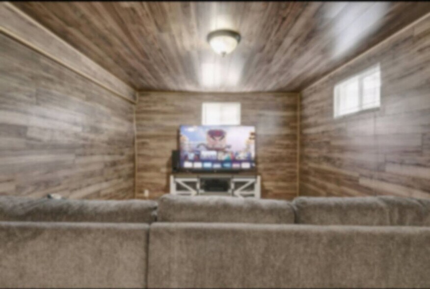 Building Photo - 341 Longfellow Dr