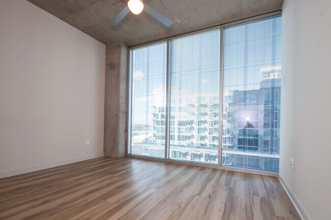 Building Photo - Stunning 17th Floor Views of Downtown in t...