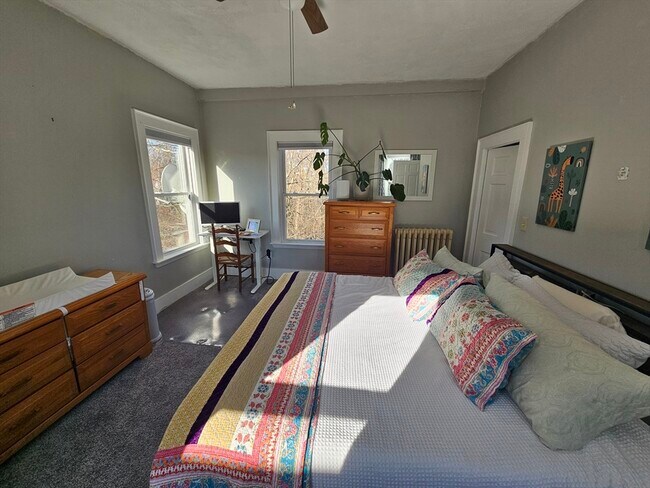 Building Photo - 32 Main St